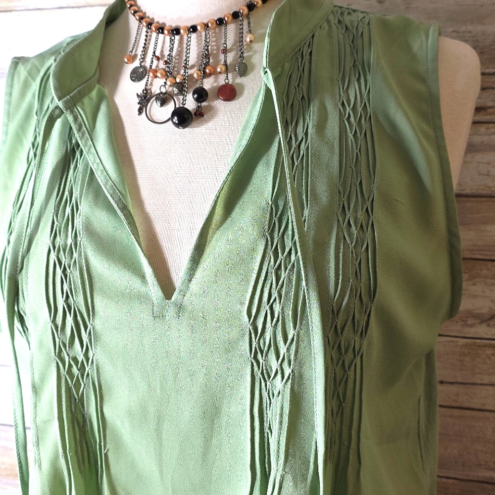 LOFT Women's Green Sleeveless Top Sz L